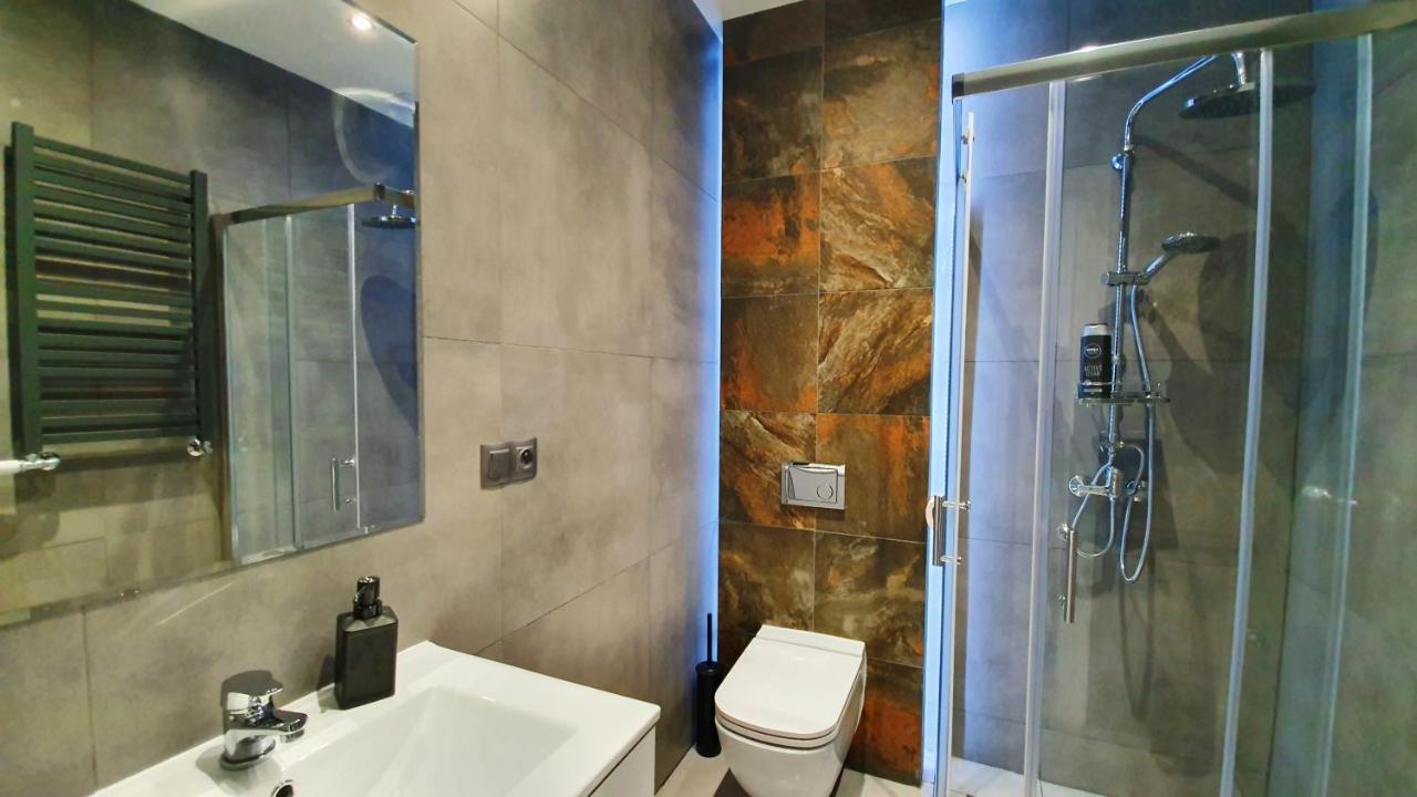 Modern Apartment In The City Center Katowice Bagian luar foto